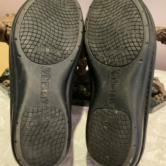 Alegria Pebbled Leather Slip Ons Size 9.5 main image 10
